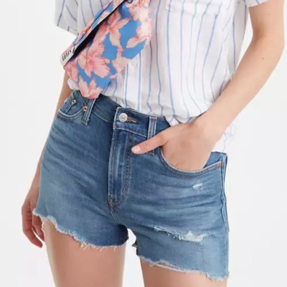 Levi's High Rise Blue Jean Shorts. Women’s Sz-28 (6) Denim Destructed Raw Hem